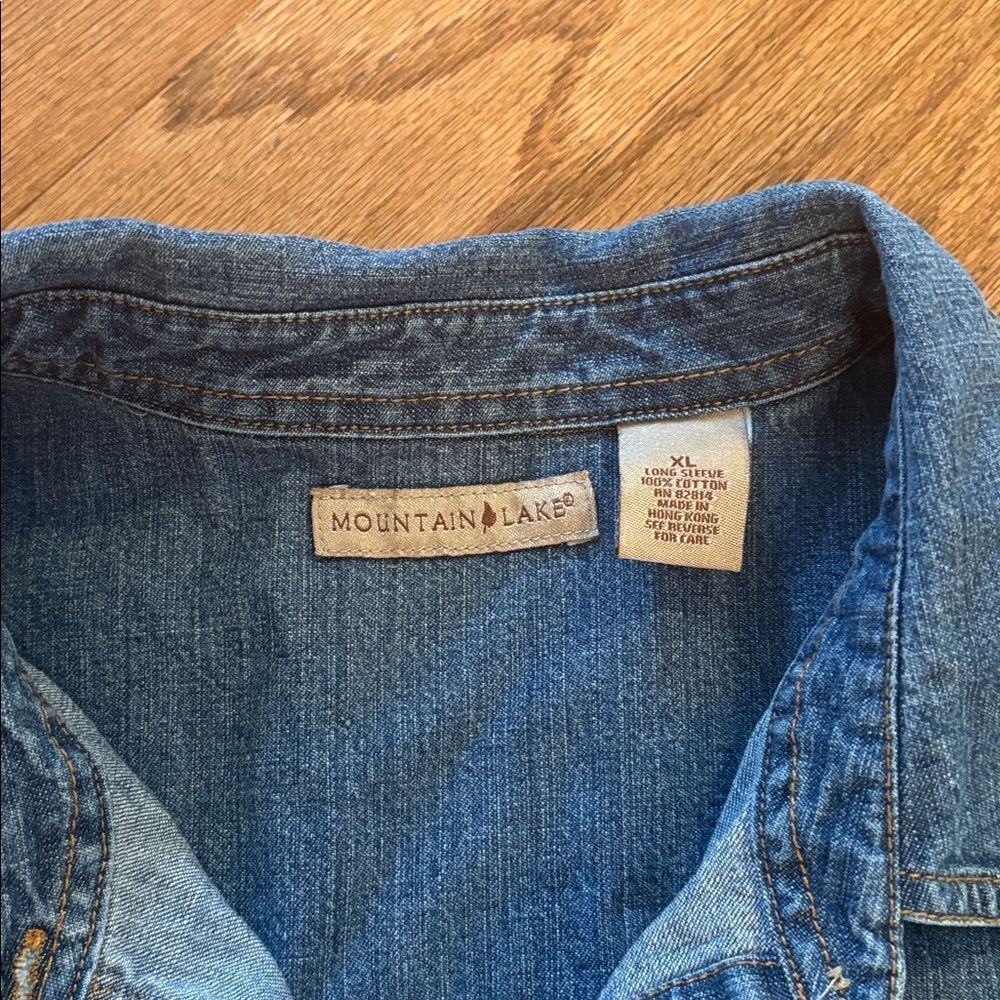 Mountain Lake size XL, denim shirt with metal buttons in the front - Picture 2 of 11
